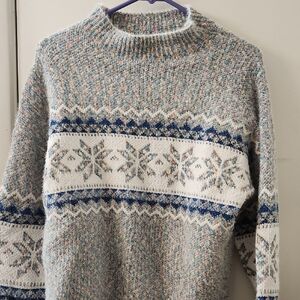 Woman's Blue and White Patterned Sweater